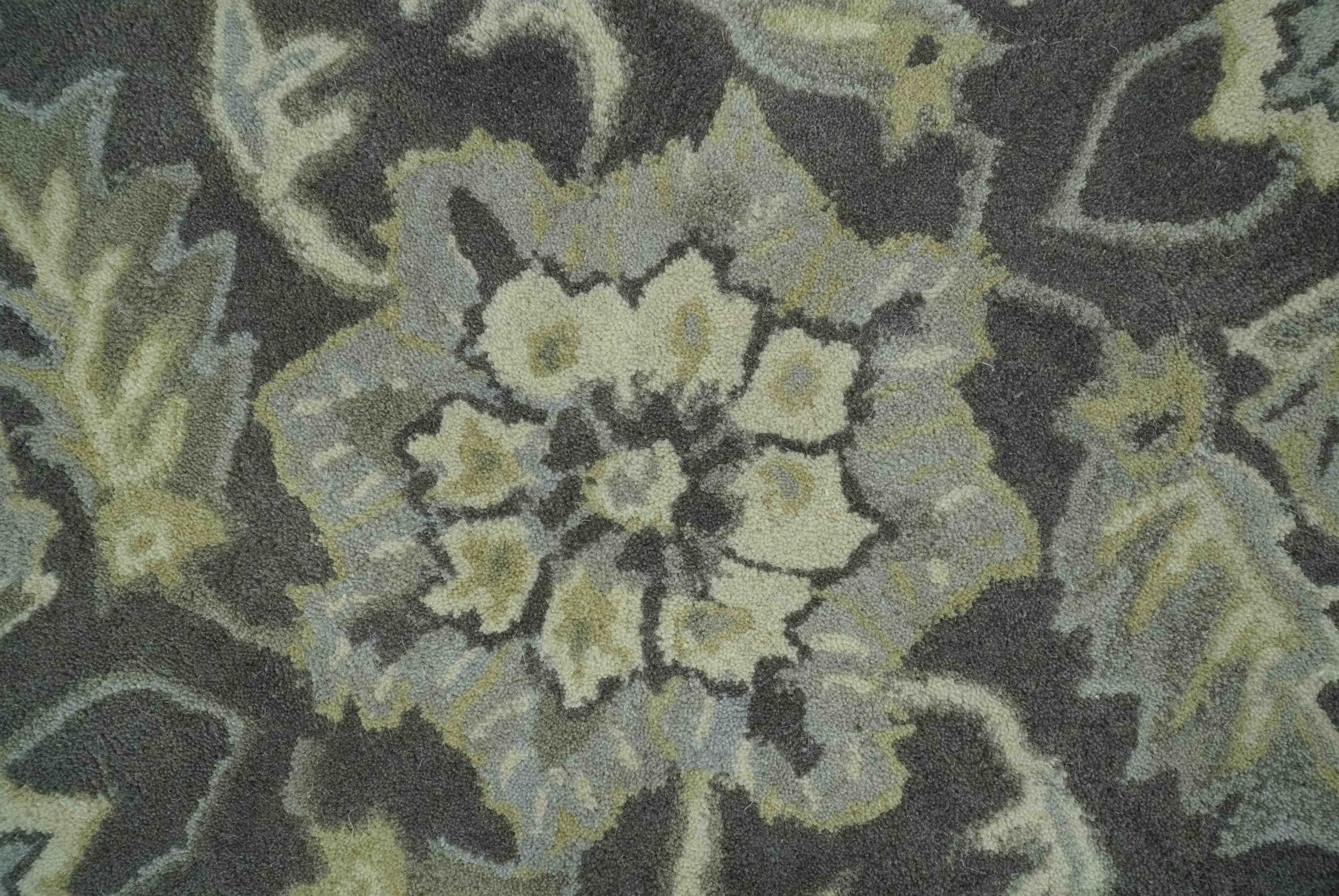 Antique Design 8x10 Charcoal and Beige Traditional Floral Hand Tufted rug - Marsh and Manor Collective