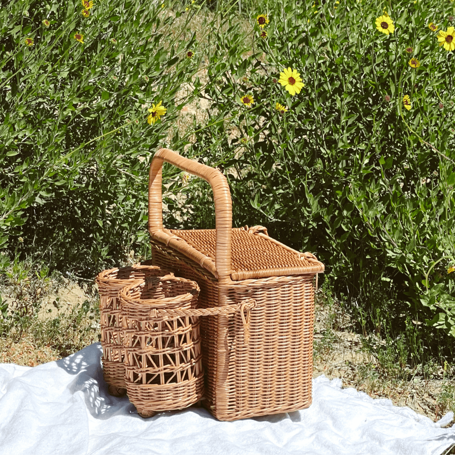 Soleil Picnic Basket - Marsh and Manor Collective